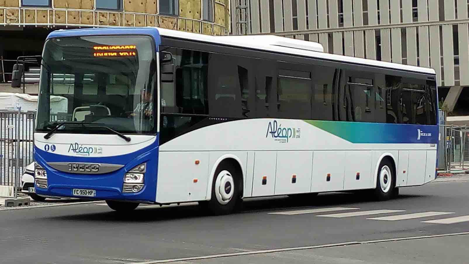 Bus scolaire du réseau TAN à Nantes